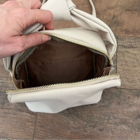 NWT🏷 Cream bag w/gold accents, short & long handles 2 compartments, CHIC! - Picture 9 of 14